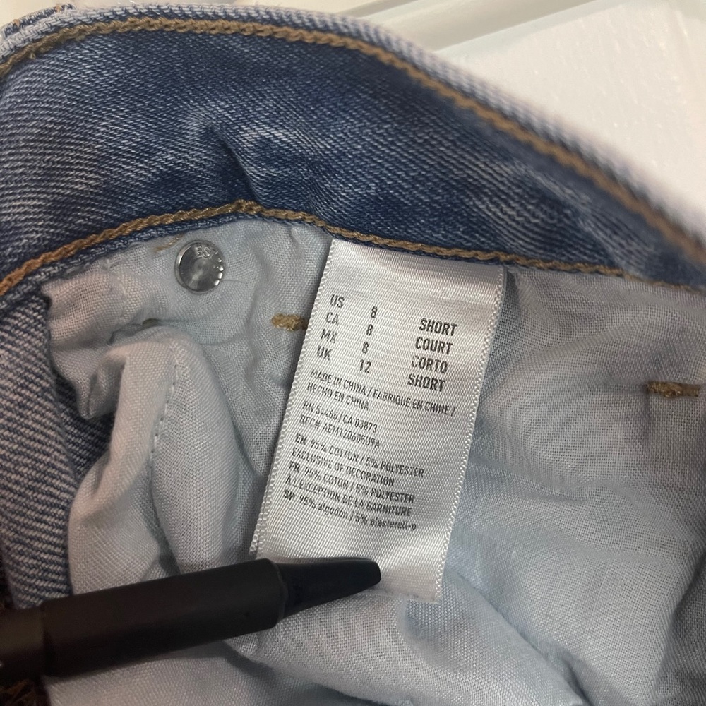 High Rise Mom Jeans Light Blue Wash with Rips - Picture 4 of 6